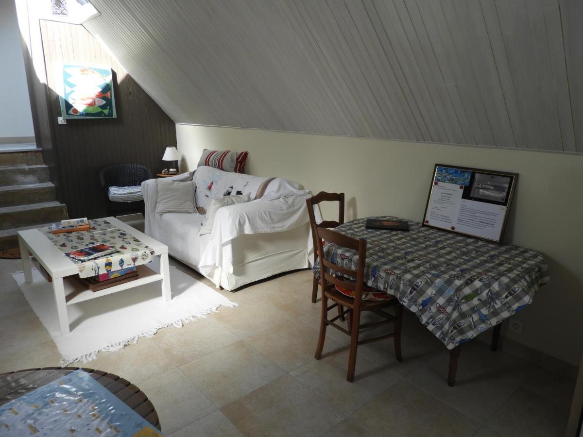Les Volets Bleus Bed & Breakfast Saint-Guenole Exterior photo